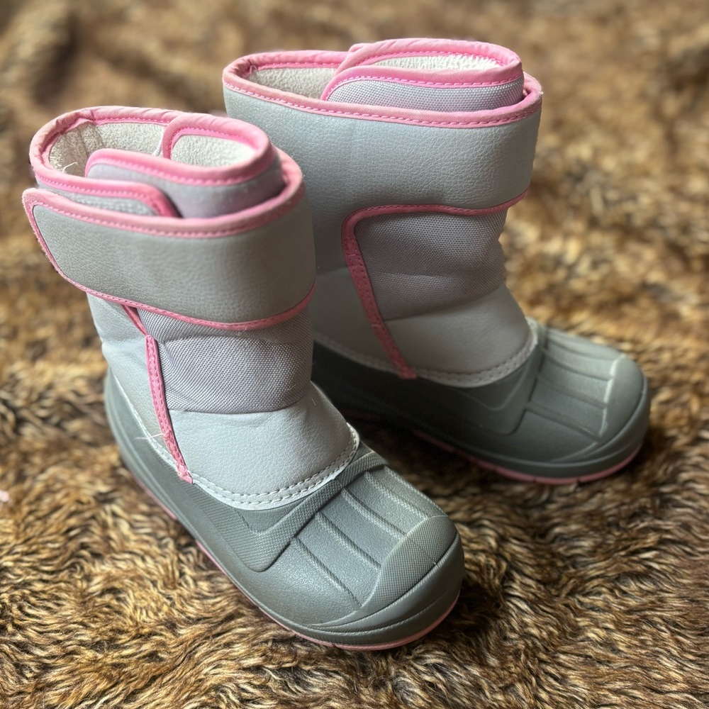 Target Pink and Gray Girls Snow Boots sz 11